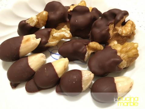 frutta secca al cioccolato