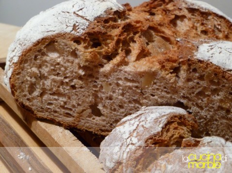 pane con patate e noci pane con patate e noci