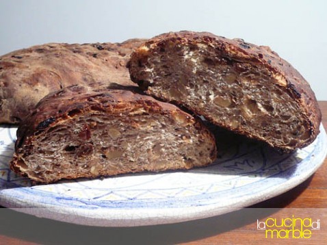 pane con uvetta e noci - sorelle Simili pane con uvetta e noci - sorelle Simili