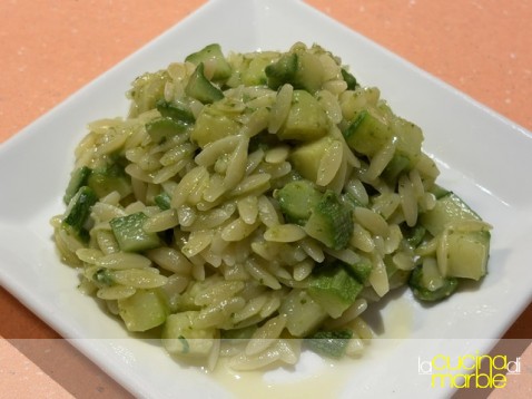 risoni con zucchine e pesto