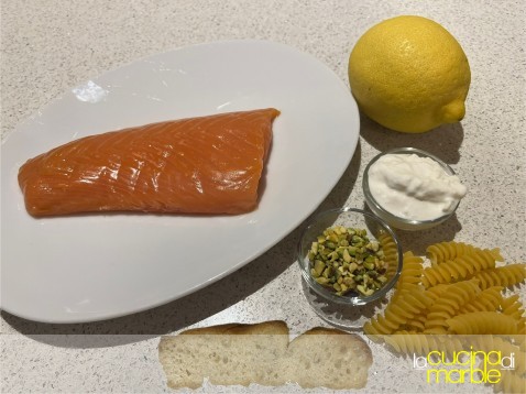 stracciatella e salmone: 3 ricette