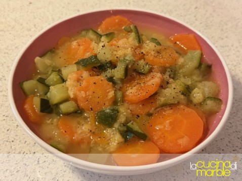 zuppa lenticchie rosse, zucchine carote